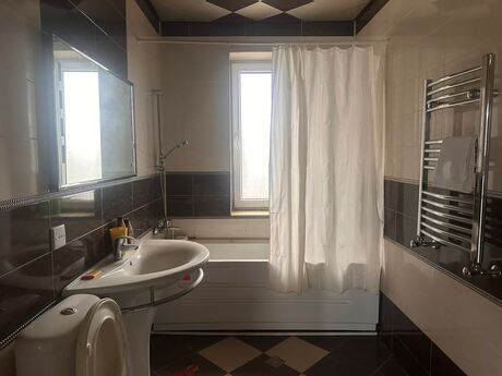 5 otaqlı həyət evi/bağ evi - Pirşağı q. - 220 m²
