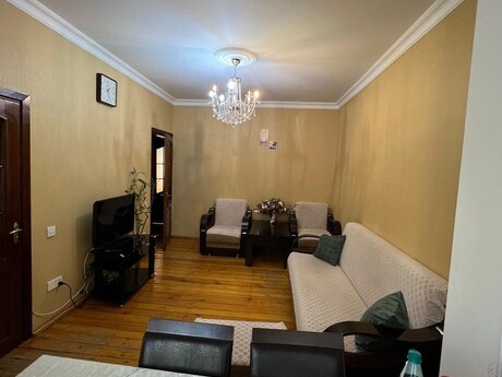 3 otaqlı köhnə tikili - Gənclik m. - 70 m²