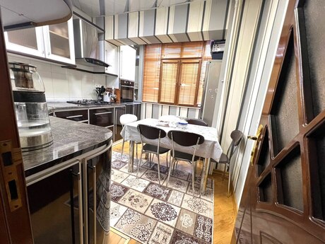 3 otaqlı köhnə tikili - Memar Əcəmi m. - 90 m²
