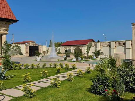 5 otaqlı həyət evi/bağ evi - Buzovna q. - 300 m²