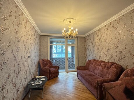 4 otaqlı köhnə tikili - Bakıxanov q. - 100 m²