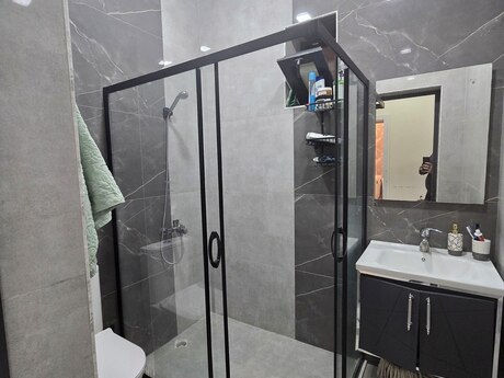 4 otaqlı həyət evi/bağ evi - Saray q. - 165 m²