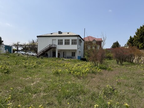 4 otaqlı həyət evi/bağ evi - Novxanı q. - 200 m²