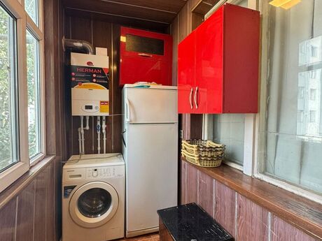3 otaqlı köhnə tikili - Memar Əcəmi m. - 55 m²