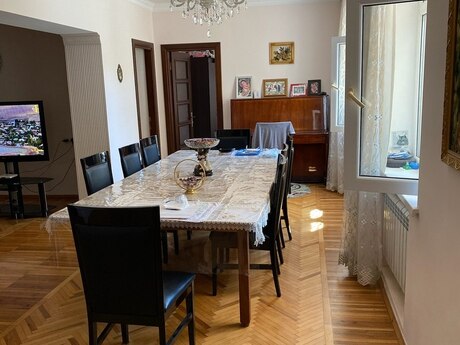 8 otaqlı həyət evi/bağ evi - Şüvəlan q. - 260 m²