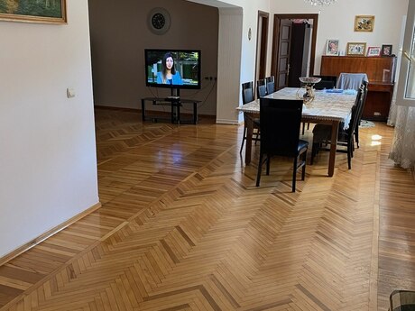 8 otaqlı həyət evi/bağ evi - Şüvəlan q. - 260 m²