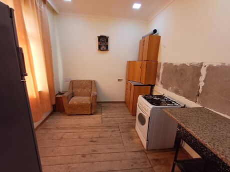 4 otaqlı həyət evi/bağ evi - Hövsan q. - 100 m²