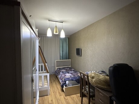 3 otaqlı köhnə tikili - İnşaatçılar m. - 88 m²