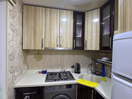 3 otaqlı köhnə tikili - İnşaatçılar m. - 88 m²