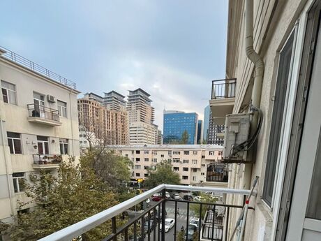 2 otaqlı köhnə tikili - 28 May m. - 42 m²