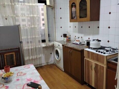 3 otaqlı köhnə tikili - 8-ci mikrorayon q. - 80 m²