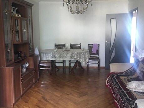 3 otaqlı köhnə tikili - 8-ci mikrorayon q. - 80 m²