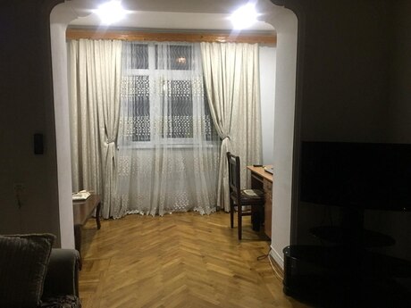 3 otaqlı köhnə tikili - 8-ci mikrorayon q. - 80 m²
