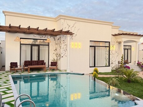 4 otaqlı həyət evi/bağ evi - Mərdəkan q. - 200 m²