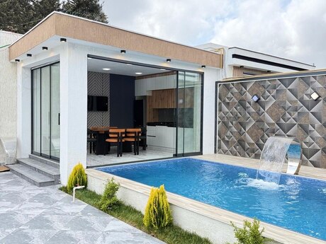 4 otaqlı həyət evi/bağ evi - Mərdəkan q. - 160 m²