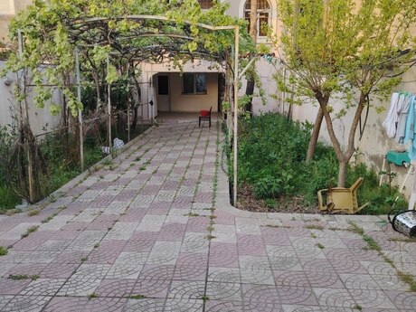 4 otaqlı həyət evi/bağ evi - Keşlə q. - 150 m²
