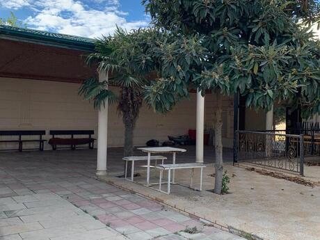 6 otaqlı həyət evi/bağ evi - Novxanı q. - 280 m²