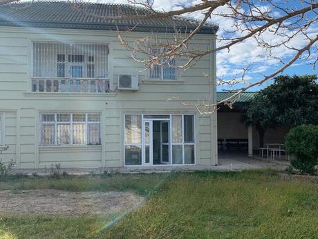 6 otaqlı həyət evi/bağ evi - Novxanı q. - 280 m²