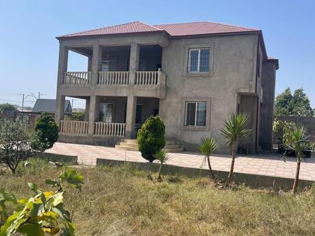 7 otaqlı həyət evi/bağ evi - Novxanı q. - 300 m²