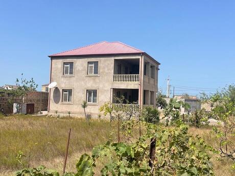 7 otaqlı həyət evi/bağ evi - Novxanı q. - 300 m²