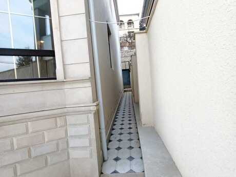 6 otaqlı həyət evi/bağ evi - Qaraçuxur q. - 230 m²