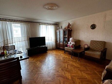 3 otaqlı köhnə tikili - Nəriman Nərimanov m. - 70 m²