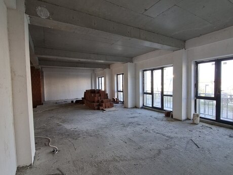 8 otaqlı ofis - Ağ şəhər q. - 300 m²