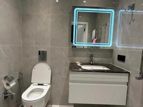 2 otaqlı köhnə tikili - 8 Noyabr m. - 55 m²