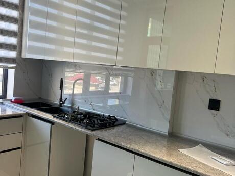 2 otaqlı köhnə tikili - 8 Noyabr m. - 55 m²