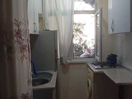 1 otaqlı köhnə tikili - İnşaatçılar m. - 38 m²
