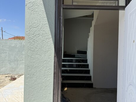 6 otaqlı həyət evi/bağ evi - Hövsan q. - 180 m²
