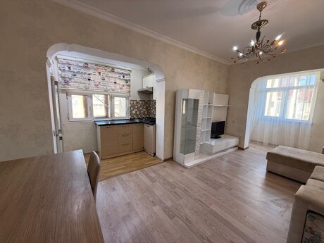 2 otaqlı köhnə tikili - Azadlıq Prospekti m. - 40 m²