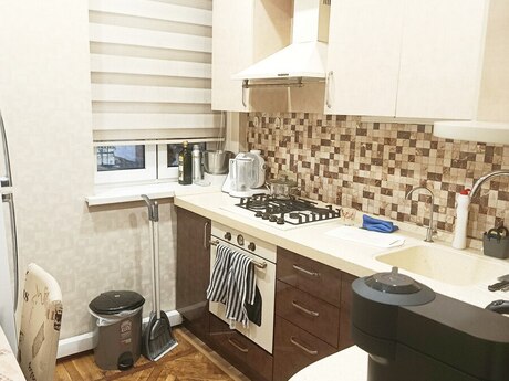 3 otaqlı köhnə tikili - Nəriman Nərimanov m. - 90 m²