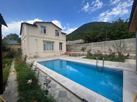 6 otaqlı həyət evi/bağ evi - Qəbələ - 180 m²