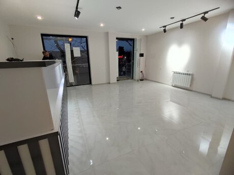 Obyekt - İnşaatçılar m. - 120 m²
