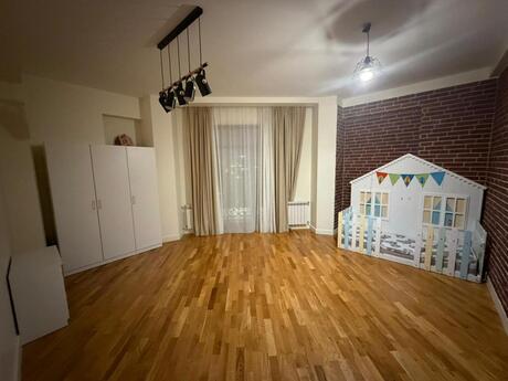 4 otaqlı yeni tikili - Ağ şəhər q. - 140 m²