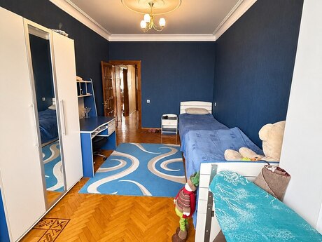 3 otaqlı köhnə tikili - Azadlıq Prospekti m. - 90 m²