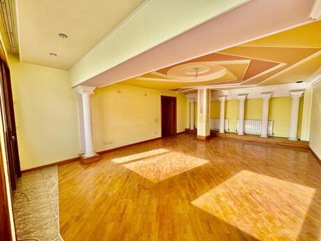 3 otaqlı köhnə tikili - 28 May m. - 137 m²