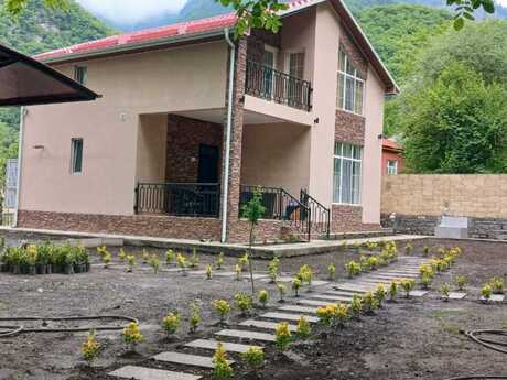 4 otaqlı həyət evi/bağ evi - Qax - 90 m²