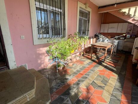 5 otaqlı həyət evi/bağ evi - Novxanı q. - 160 m²