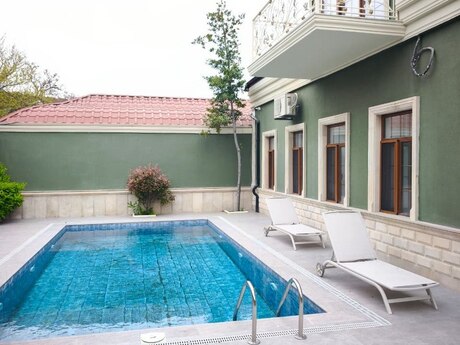 5 otaqlı həyət evi/bağ evi - Bakıxanov q. - 450 m²