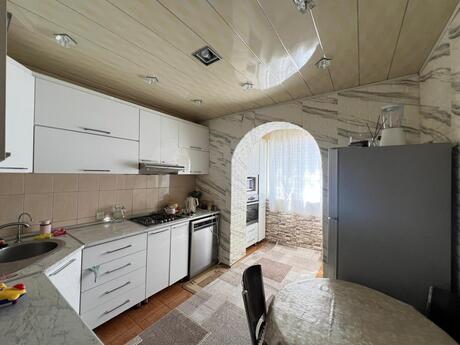 5 otaqlı köhnə tikili - Yeni Günəşli q. - 120 m²