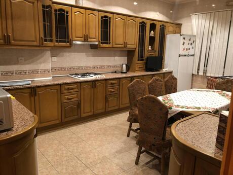 Elan №6090895 - Bakı, Elmlər Akademiyası m., 3 otaqlı, 140 m², 5/10 mərtəbə