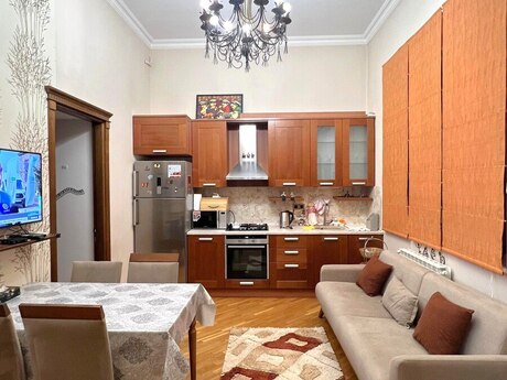 3 otaqlı köhnə tikili - Nizami m. - 70 m²