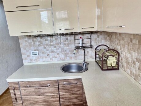 3-комн. вторичка - м. Кара Караев - 70 м²