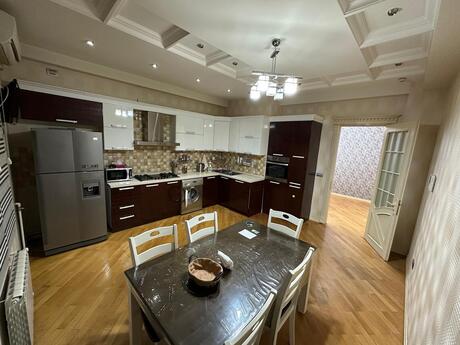 4 otaqlı yeni tikili - 28 May m. - 200 m²