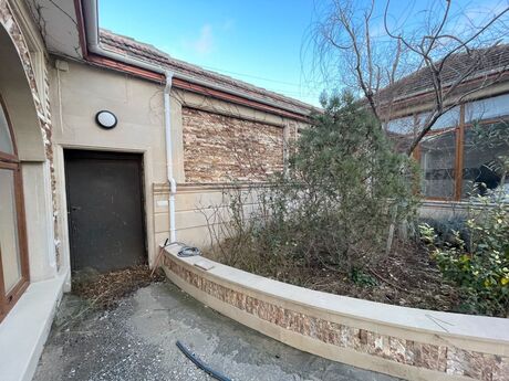 8 otaqlı həyət evi/bağ evi - Atyalı q. - 280 m²