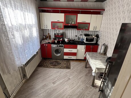 5 otaqlı həyət evi/bağ evi - Qaraçuxur q. - 143 m²
