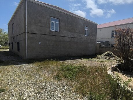 4 otaqlı həyət evi/bağ evi - Novxanı q. - 300 m²