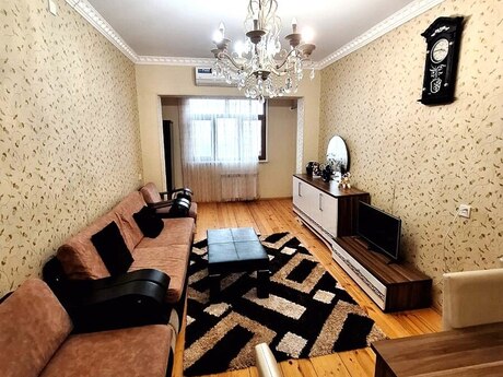 2 otaqlı köhnə tikili - Azadlıq Prospekti m. - 70 m²